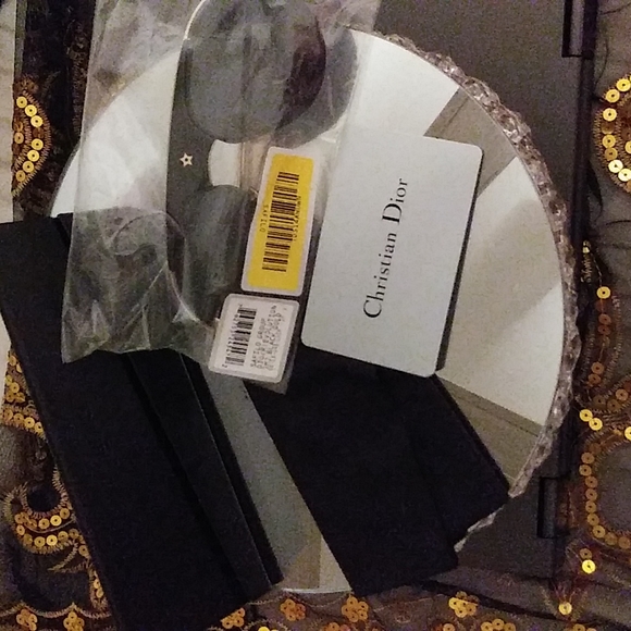 DIOR WOMEN'S SUNGLASSES. WORN ONCE! - Picture 4 of 13